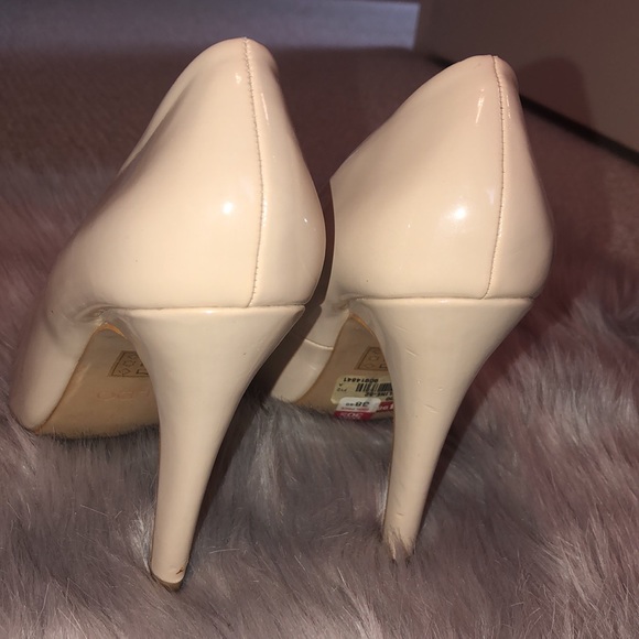High heels - Picture 3 of 5